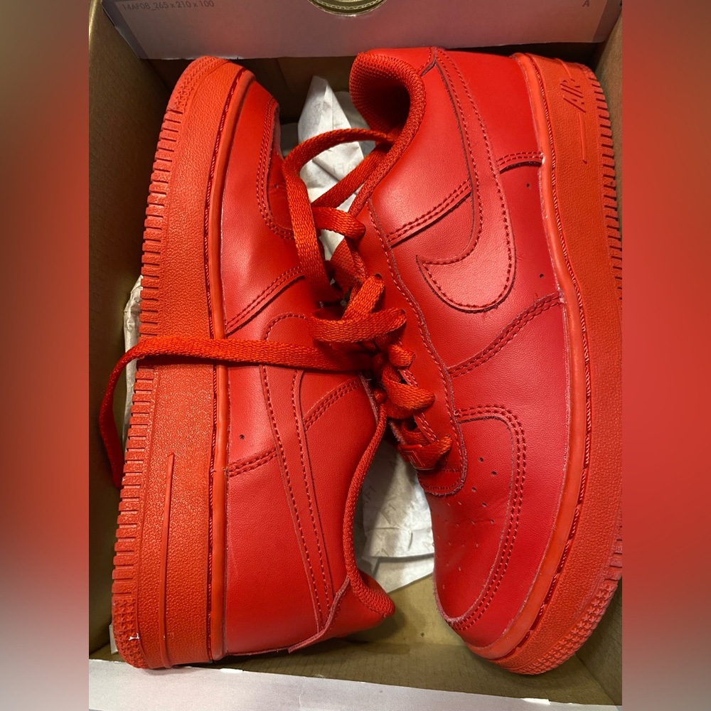 RED AIRFORCE 1’s